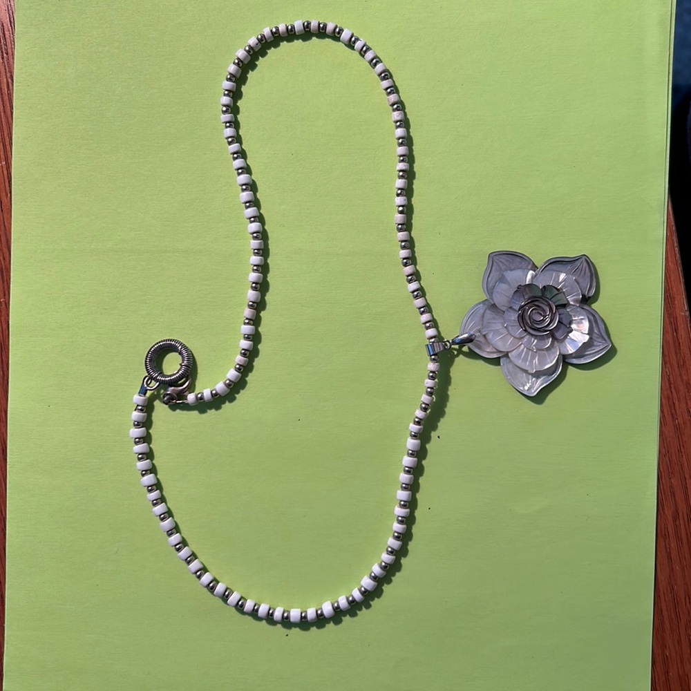 19" shell flower necklace